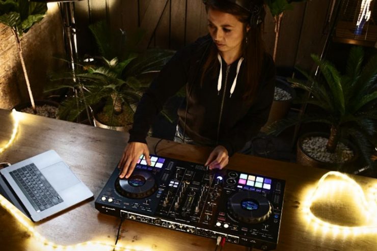 Essential Tips for Buying Your First DJ Turntable Setup